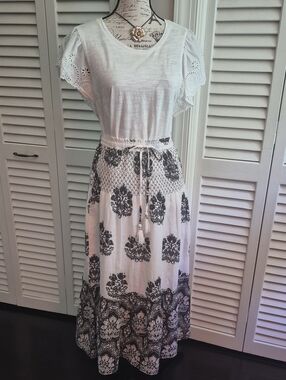 Women's Black and White Tiered Midi Skirt